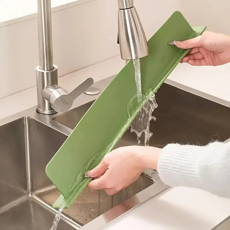 Silicone Sink Splash Guard With Suction – Flexible Water Splash Stopper for Kitchen & Bathroom Faucets, Countertops & Cleaning Protection (Random Color)