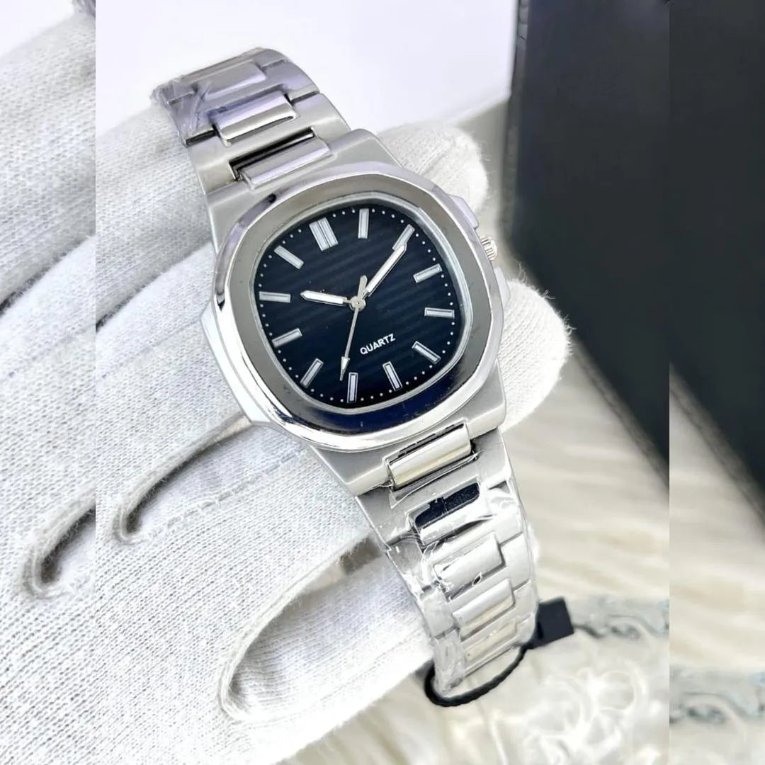 Classic Luxury Quartz Analog Watch for Men Boys Random Dial