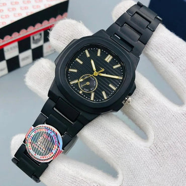 Classic Luxury Quartz Analog Watch for Men Boys Random Dial