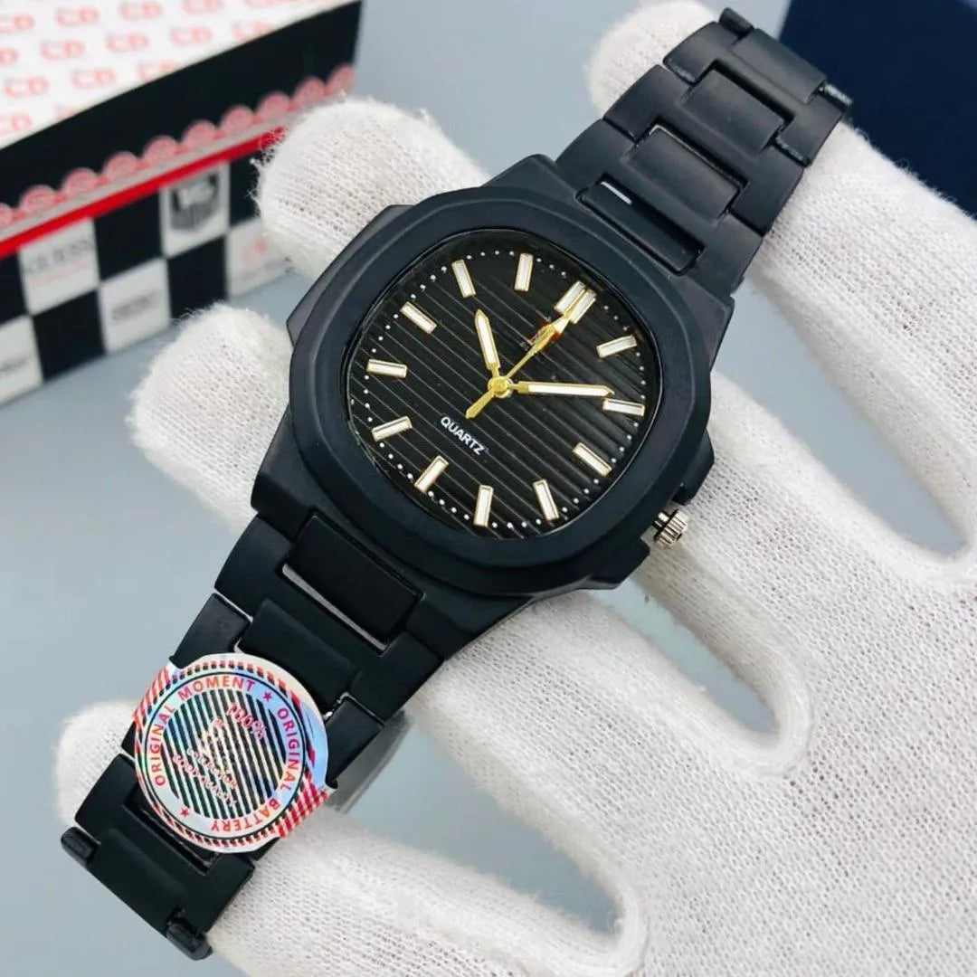 Classic Luxury Quartz Analog Watch for Men Boys Random Dial