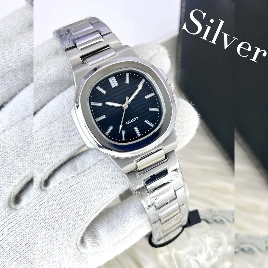 Classic Luxury Quartz Analog Watch for Men Boys Random Dial